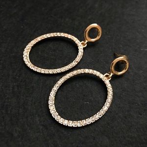 light weight earrings golden color